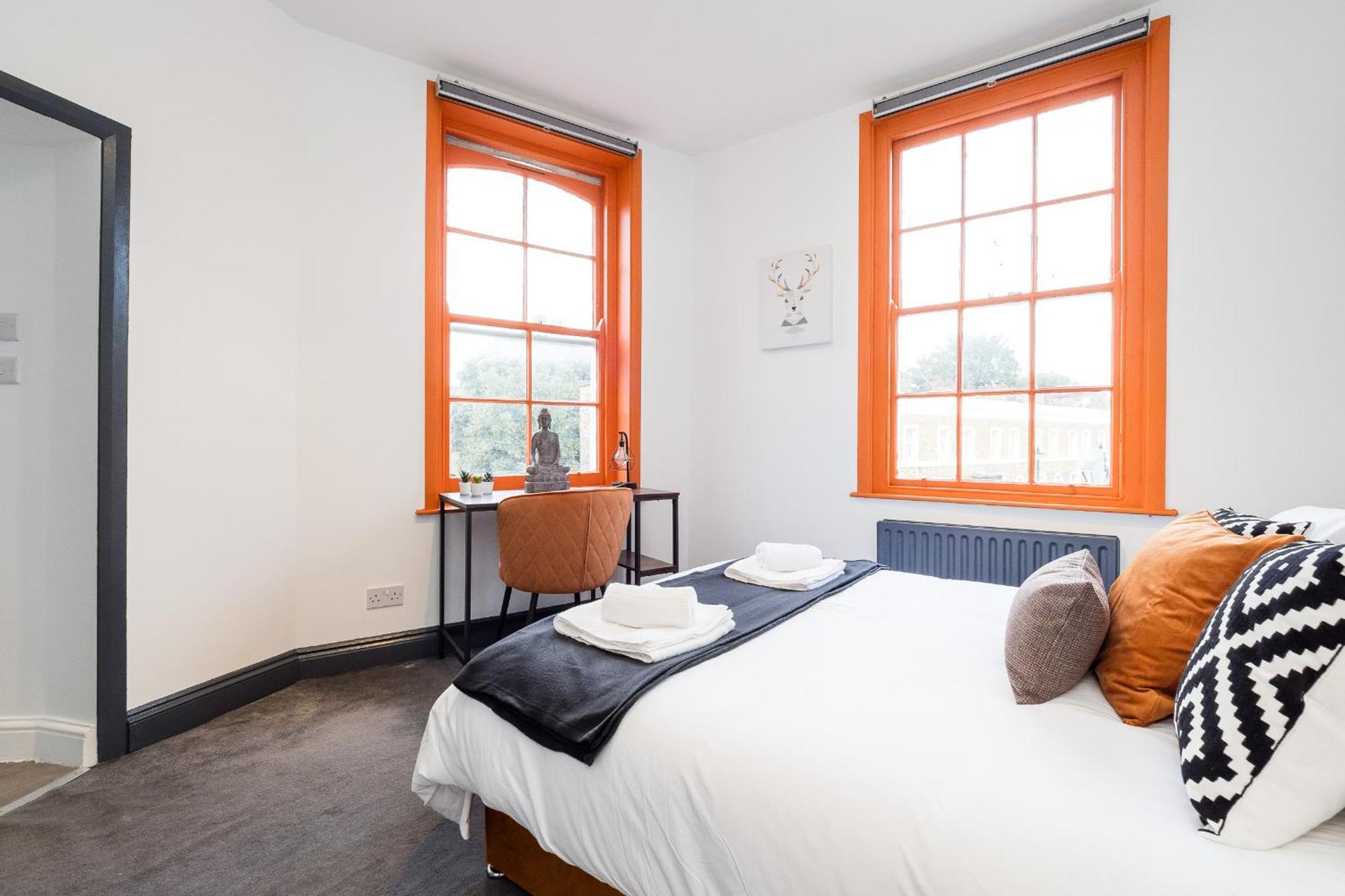 Casa de férias Spacious 6 Ensuite Bedroom House In Londres