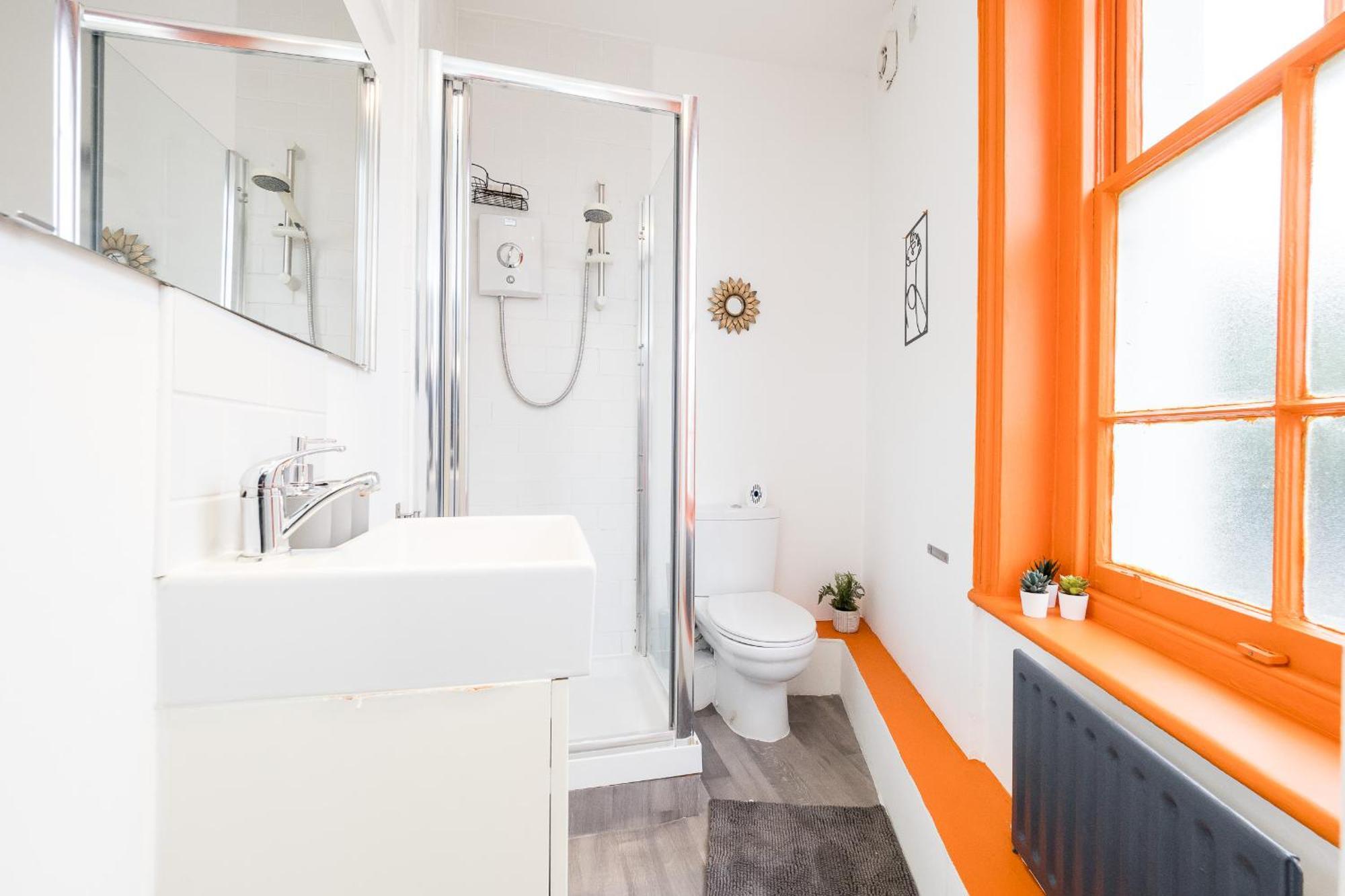 Spacious 6 Ensuite Bedroom House In Casa de férias Londres