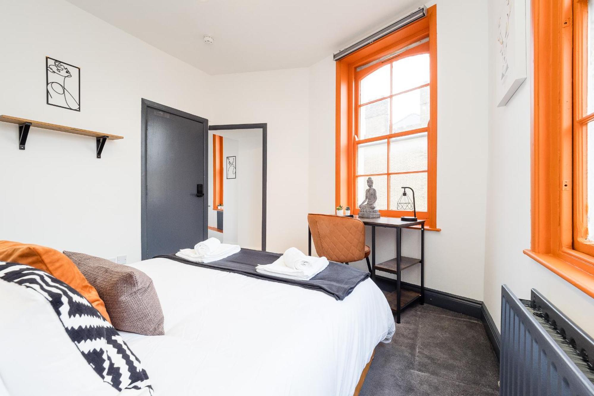 Casa de férias Spacious 6 Ensuite Bedroom House In Londres