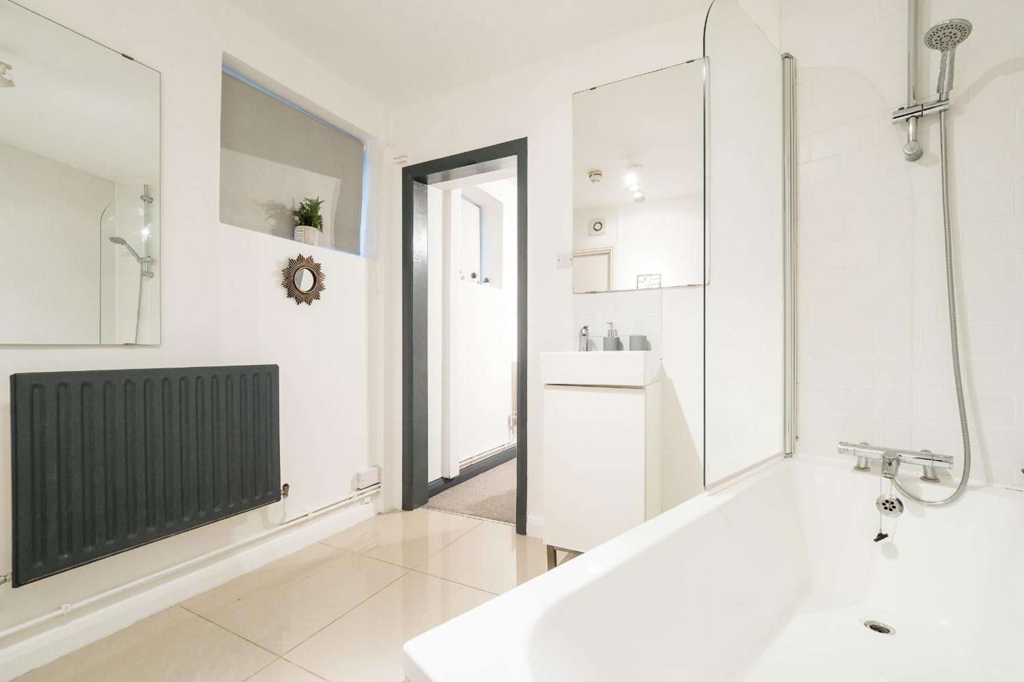 Spacious 6 Ensuite Bedroom House In Сasa de vacaciones Londres
