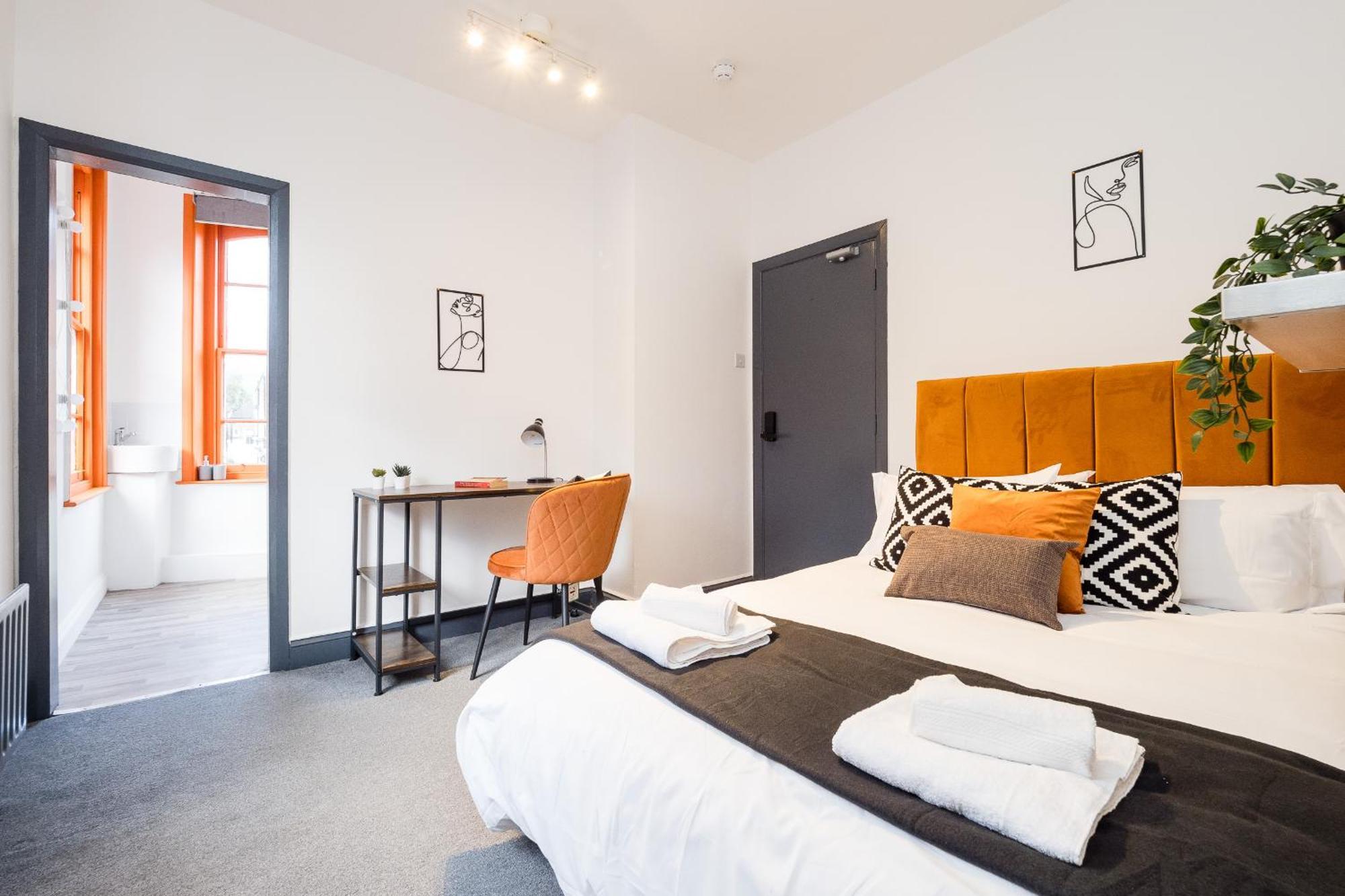 Сasa de vacaciones Spacious 6 Ensuite Bedroom House In *